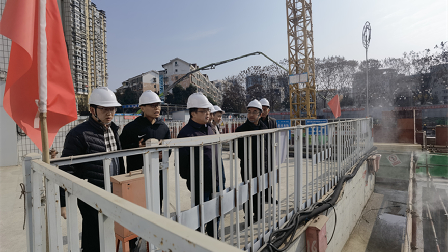 圖二：集團黨委委員、副總經理倪丹督導嘉來建工安全工作