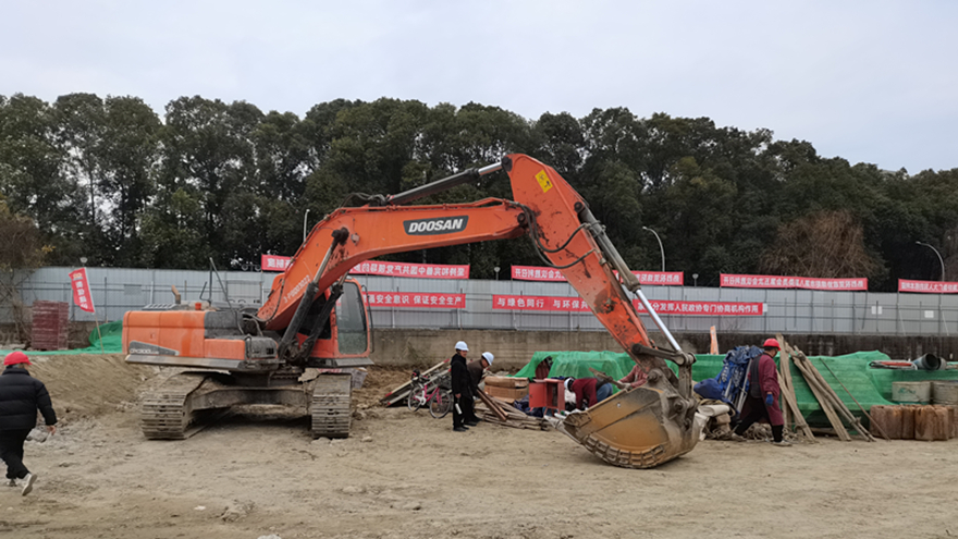 濱河南路道路綜合改造工程（南河閘壩改造）施工現(xiàn)場(chǎng)